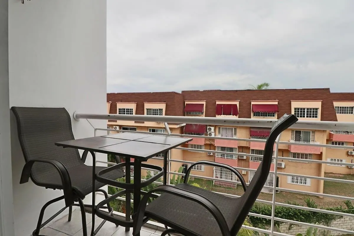 Modern Condo With Pool New Kingston 0*,